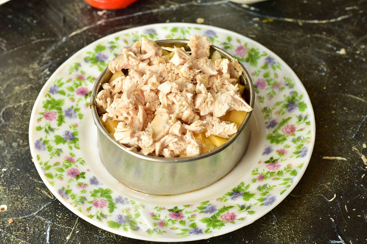 Chicago salad with chicken - an original and festive recipe