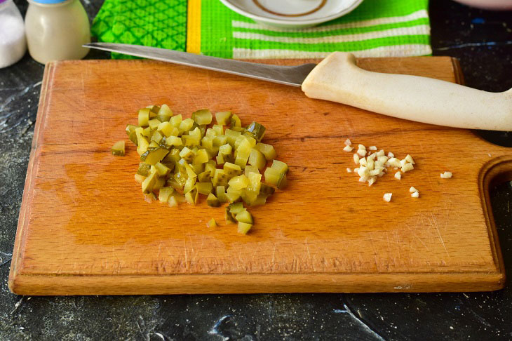 Salad "Cheese Paradise" with crackers - a simple and quick recipe