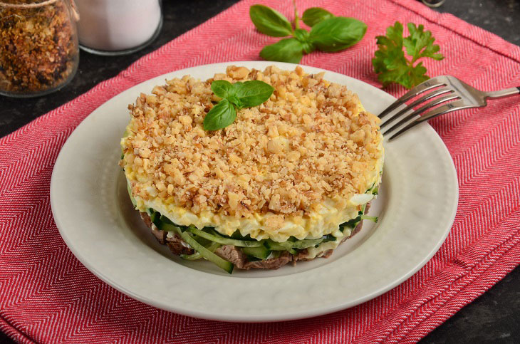 Layered salad "Macho" with beef - simple, juicy and tasty