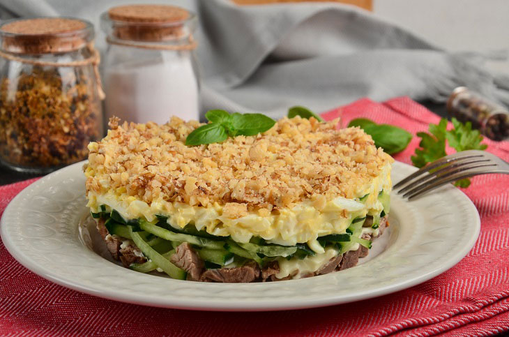 Layered salad "Macho" with beef - simple, juicy and tasty