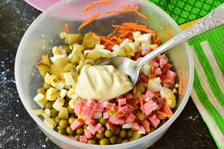 Salad "Andy" with sausage - a great quick recipe