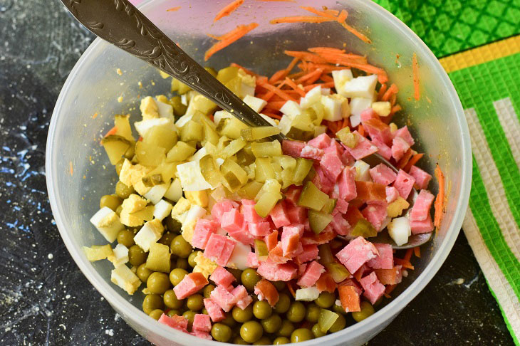 Salad "Andy" with sausage - a great quick recipe