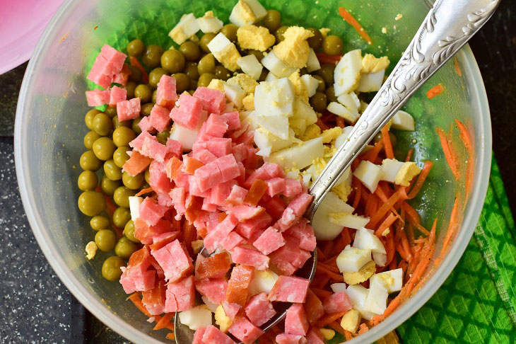 Salad "Andy" with sausage - a great quick recipe