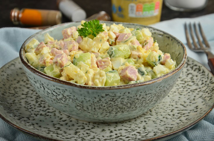 Salad "Berlin" with ham and cheese - hearty and tasty