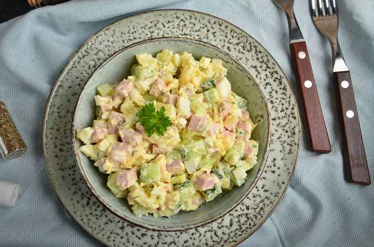 Salad "Berlin" with ham and cheese - hearty and tasty