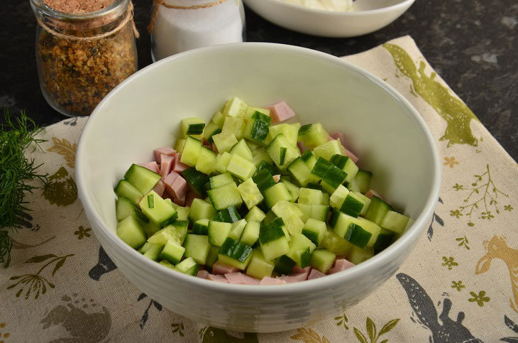 Salad "Berlin" with ham and cheese - hearty and tasty