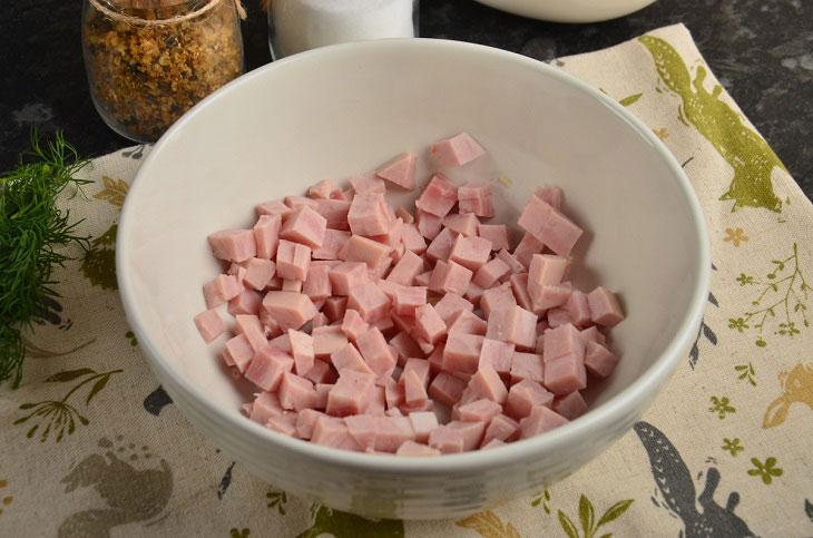 Salad "Berlin" with ham and cheese - hearty and tasty