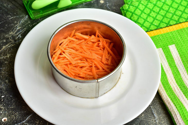 Salad "Guests on the doorstep" - a delicious and quick recipe