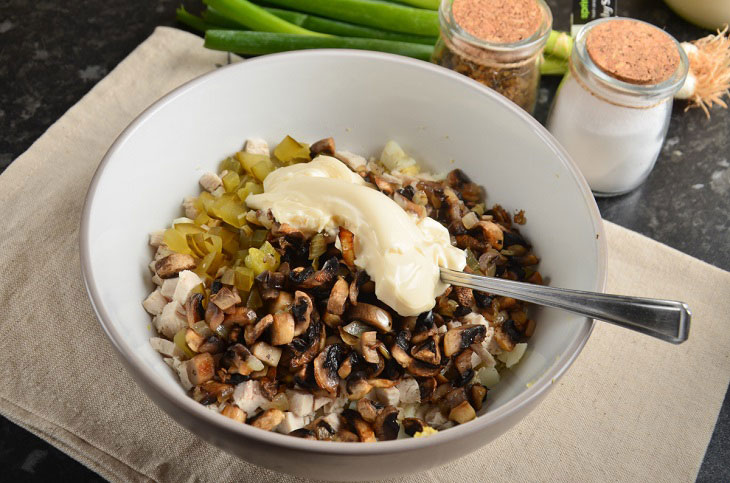 Raffaello salad with chicken and mushrooms - a simple and original recipe