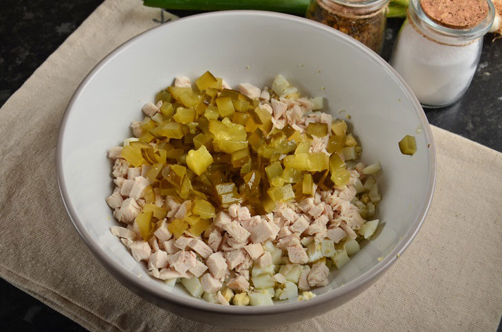 Raffaello salad with chicken and mushrooms - a simple and original recipe