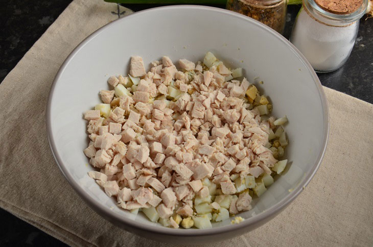 Raffaello salad with chicken and mushrooms - a simple and original recipe