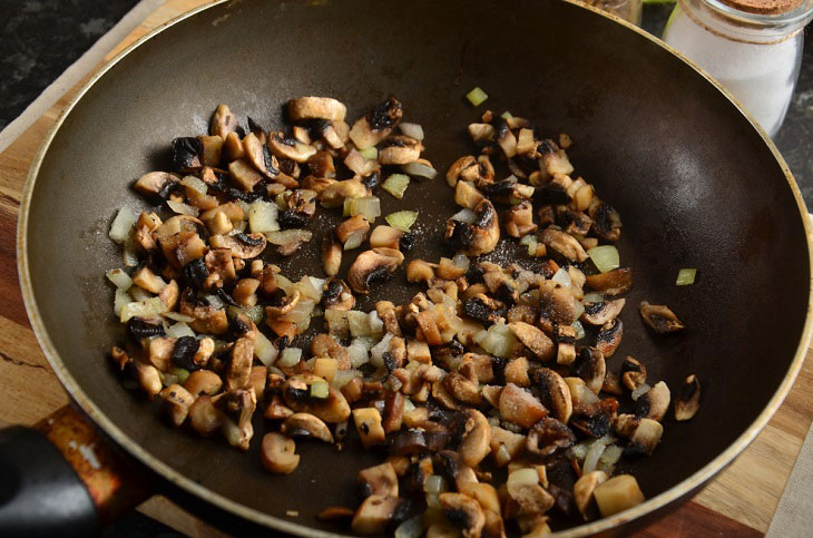 Raffaello salad with chicken and mushrooms - a simple and original recipe