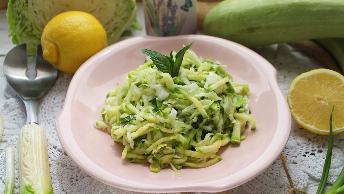 Salad “Green” with zucchini and cabbage – juicy and healthy