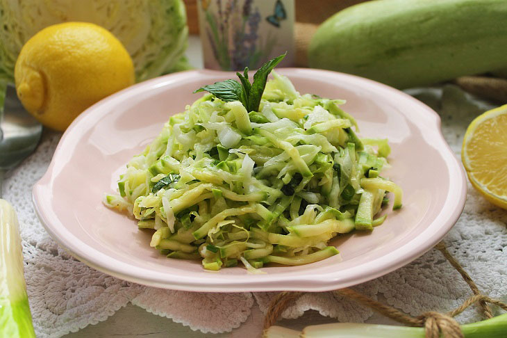 Salad "Green" with zucchini and cabbage - juicy and healthy