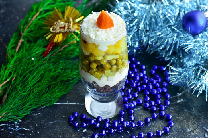 Salad "New Year's candle" in a glass - bright and colorful