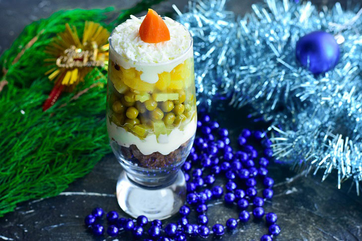 Salad "New Year's candle" in a glass - bright and colorful