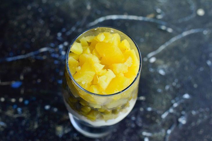 Salad "New Year's candle" in a glass - bright and colorful