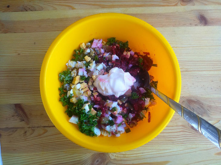 Beet salad with egg - simple, budget and delicious