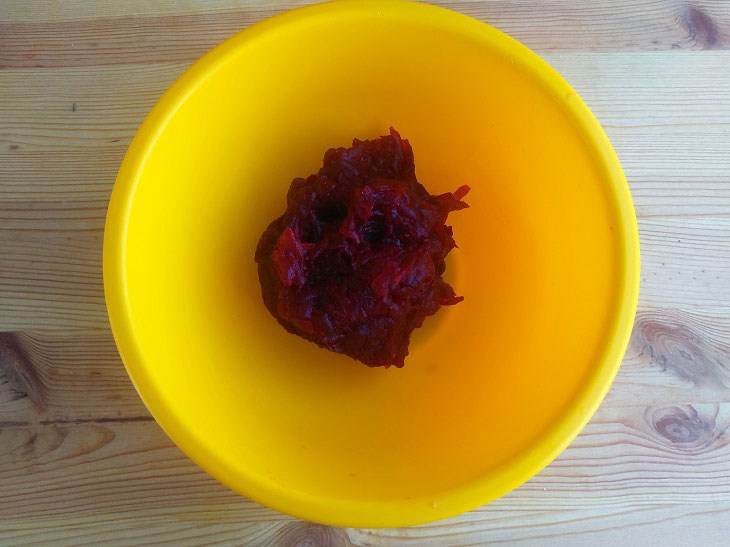 Beet salad with egg - simple, budget and delicious