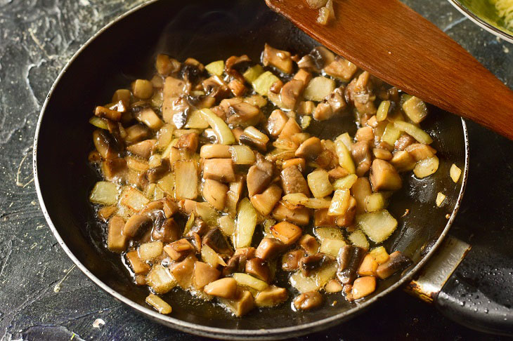 Salad "Satiy Husband" with pineapple - appetizing and festive