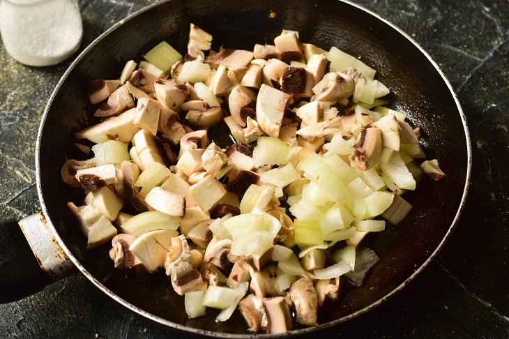 Salad "Satiy Husband" with pineapple - appetizing and festive