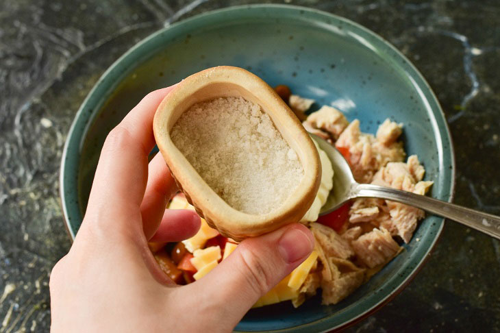 Salad "Alex" with chicken and forest mushrooms - a special aroma and taste