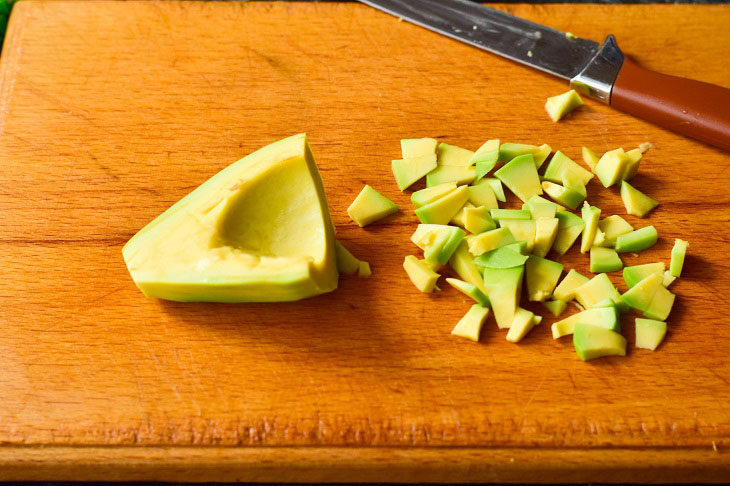 Salad "Yummy" with avocado and chicken - you can safely cook it for the holiday