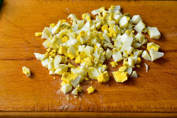 Salad "Yummy" with avocado and chicken - you can safely cook it for the holiday