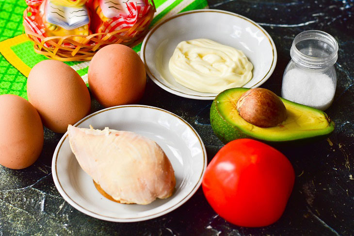 Salad "Yummy" with avocado and chicken - you can safely cook it for the holiday