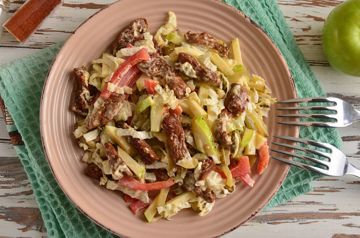 Salad "Prague" with beef and apples - a very tasty and dietary dish