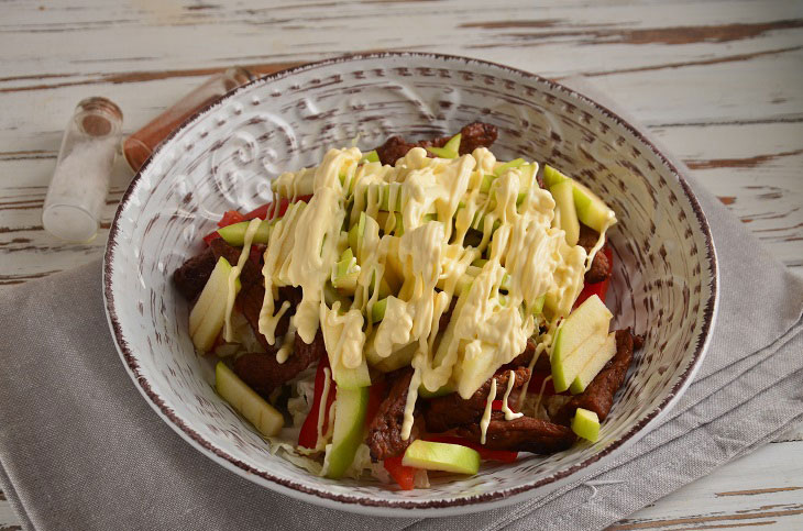 Salad "Prague" with beef and apples - a very tasty and dietary dish