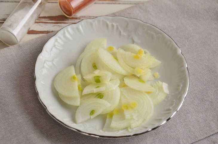 Salad "Prague" with beef and apples - a very tasty and dietary dish