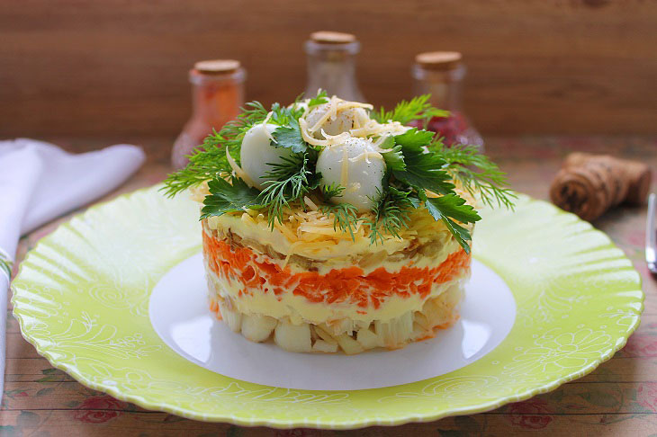 Salad "Nest" - a beautiful and tasty salad of simple products