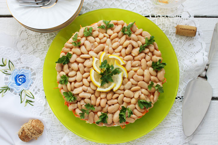 Salad "Piquant crab" - very tasty, hearty and elegant