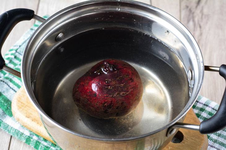 Salad "Ruby" from beets - bright appearance and unique taste