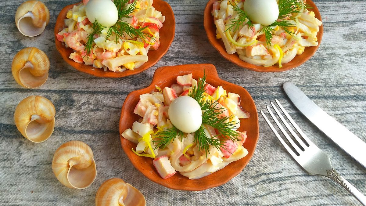 Salad “Pearl” with seafood – delicious and unusual