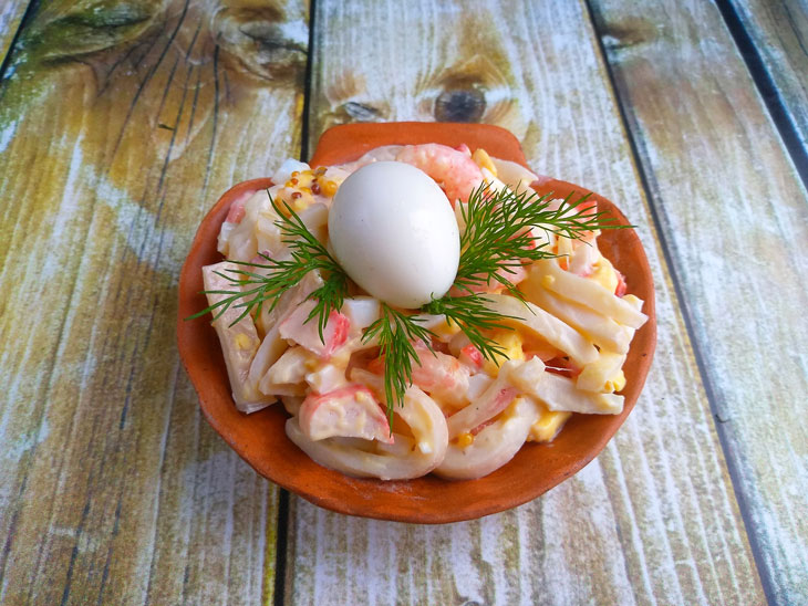 Salad "Pearl" with seafood - delicious and unusual