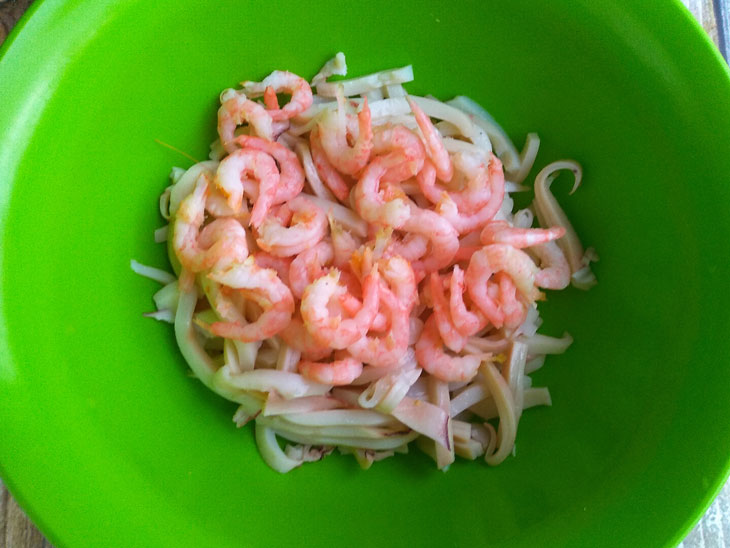 Salad "Pearl" with seafood - delicious and unusual