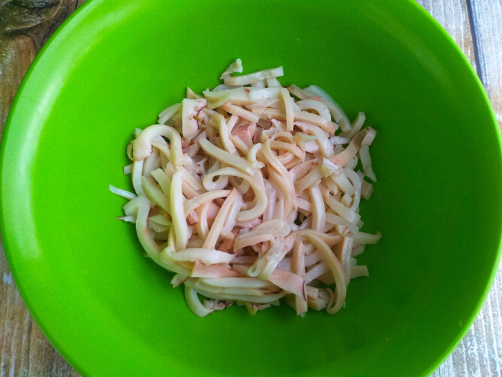 Salad "Pearl" with seafood - delicious and unusual