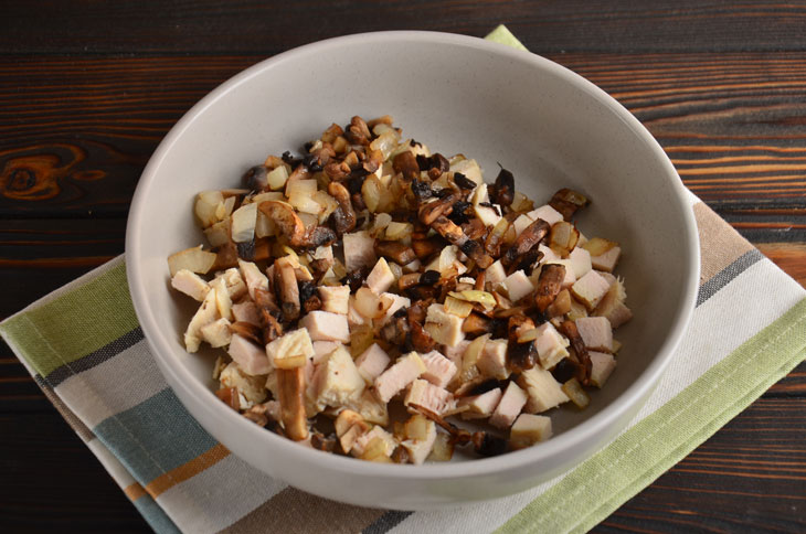 Salad in orange with chicken and mushrooms - perfect for a festive table