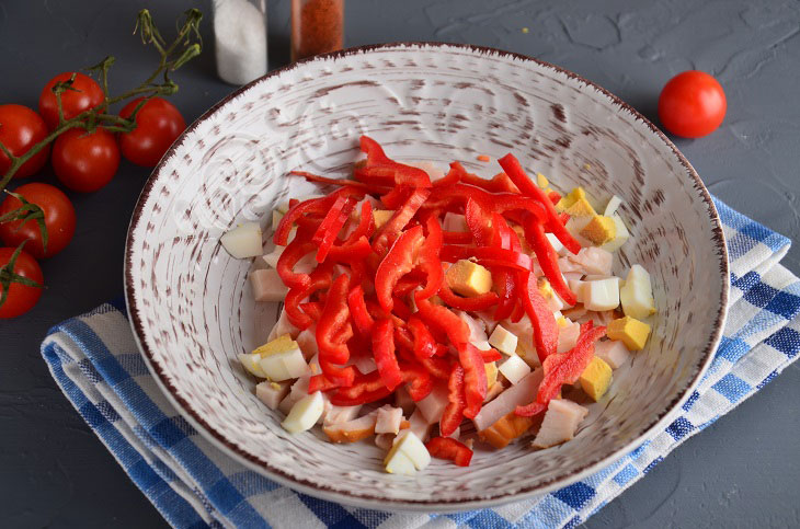 Salad "Parisel" with smoked chicken - an original dish on the festive table