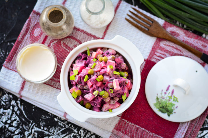 Salad "Violetta" with beets and cheese - it will charm your favorite guests