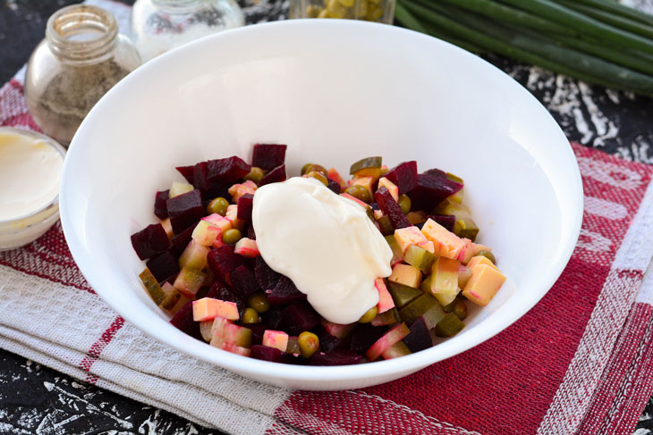 Salad "Violetta" with beets and cheese - it will charm your favorite guests