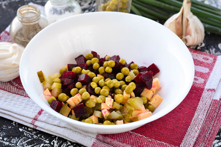 Salad "Violetta" with beets and cheese - it will charm your favorite guests