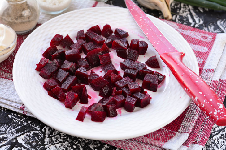 Salad "Violetta" with beets and cheese - it will charm your favorite guests