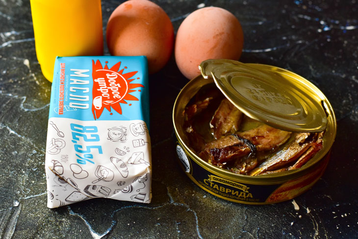 Very tender salad with sprats and butter