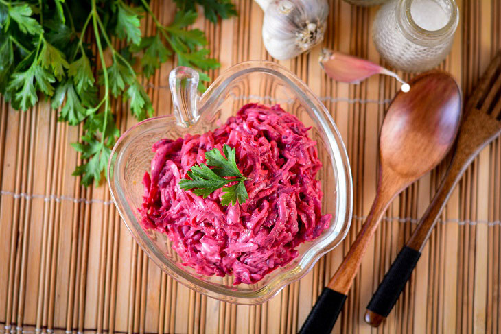 Delicious and spicy salad with beets - guests will definitely ask for more