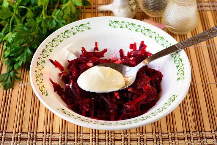 Delicious and spicy salad with beets - guests will definitely ask for more