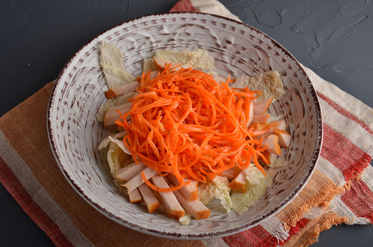 Salad "Table" with chicken - a great recipe for a holiday, and for every day