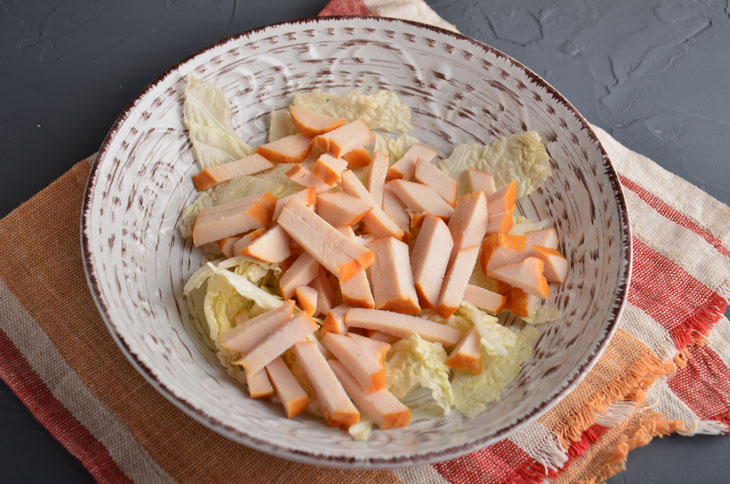 Salad "Table" with chicken - a great recipe for a holiday, and for every day